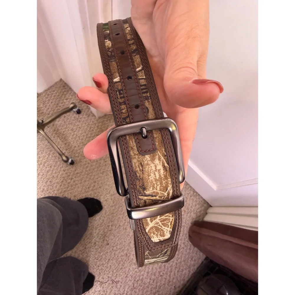 Realtree Mens Camo Reversible Belt Brown Faux Leather Trim Gunmetal Buckle 44in